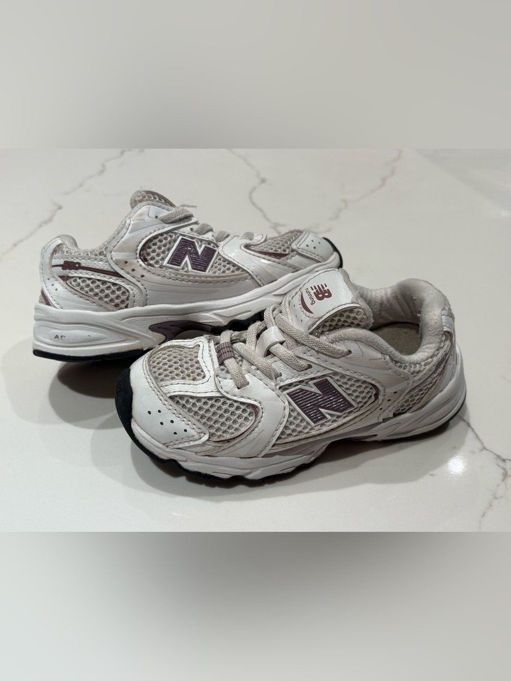 New Balance 530 lilac purple & White Size 9C Metallic Retro Girls Sneaker